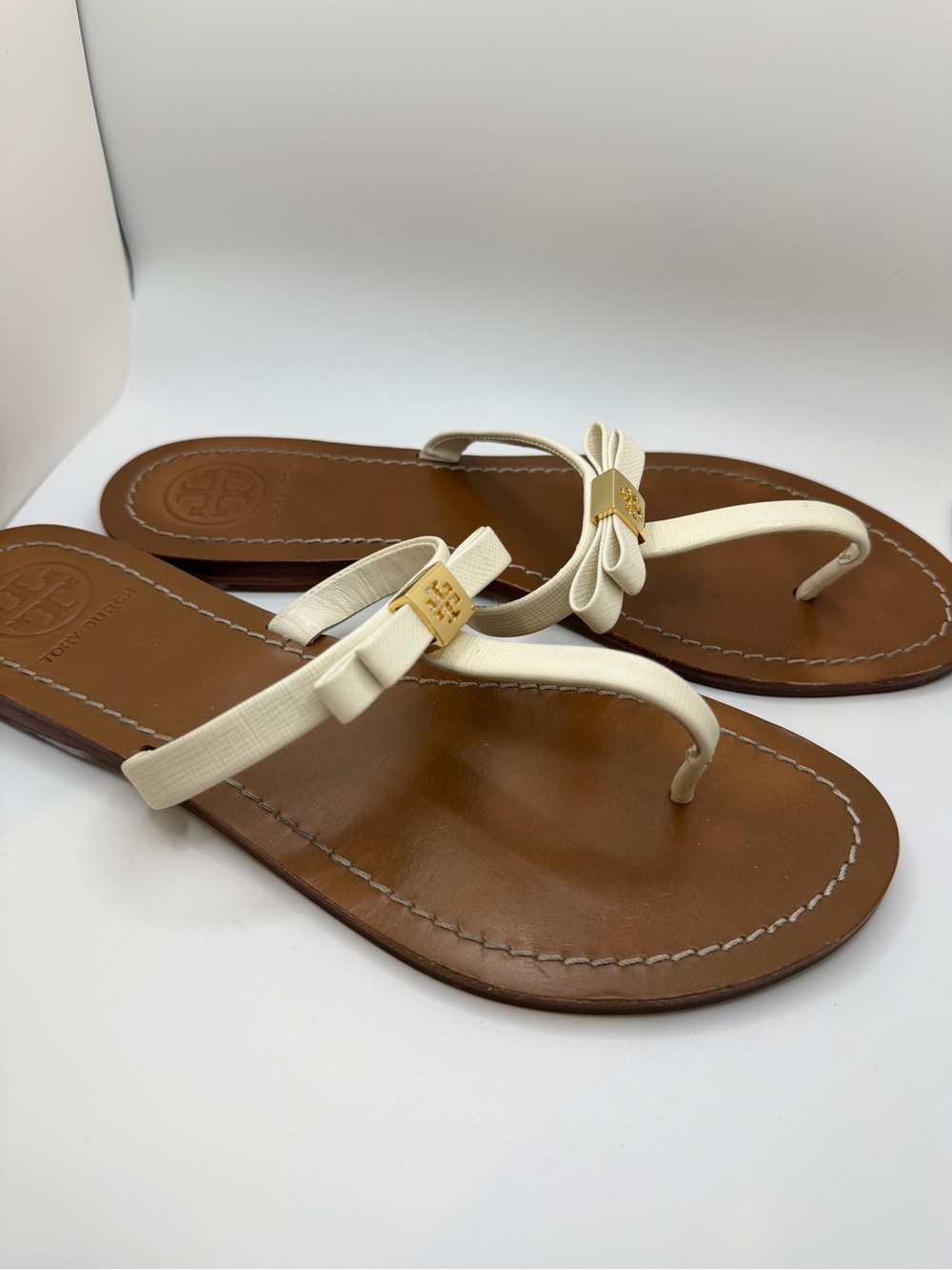 Tory Burch Cream Leather Bow Thong Sandals - 8.5